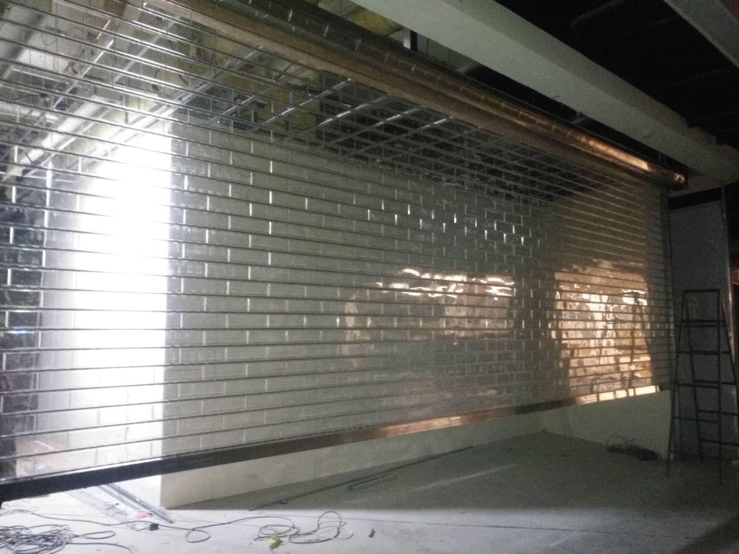 雙層鋁合金門窗具體有哪些特色優(yōu)勢？